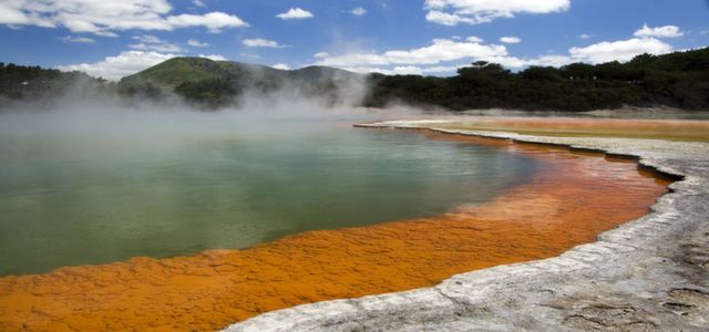 Auckland to Rotorua 2 Day tour 01